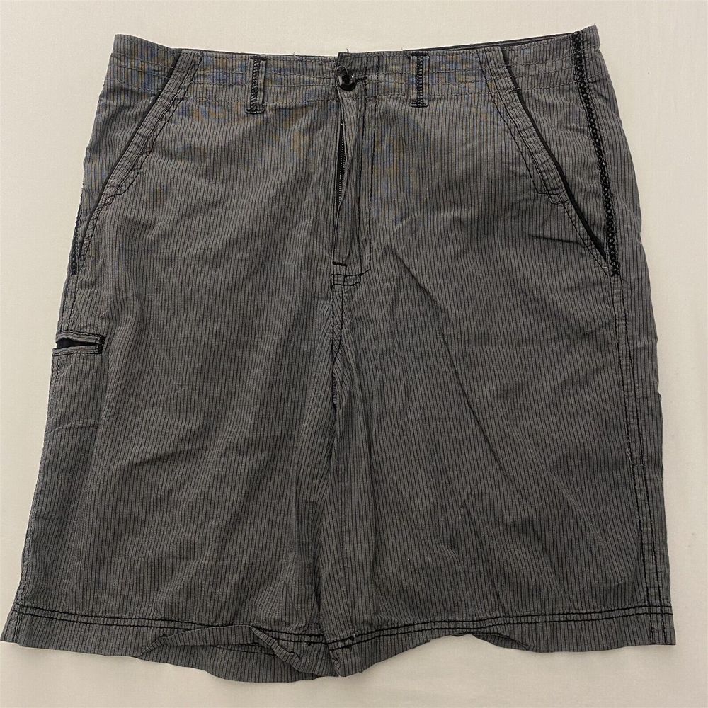 BKE Buckle Black 36 x 11" Athletic Fit "Hollwood" Black Stripe Casual‎ Shorts